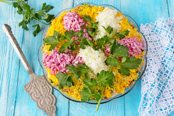 
            10 простых салатов с рыбными консервами        