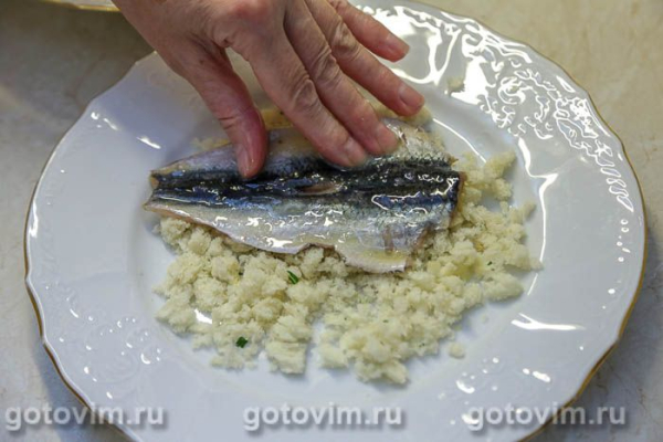 Беломорская сельдь, запеченная в панировке из хлебных крошек Беломорская сельдь, запеченная в панировке из хлебных крошек