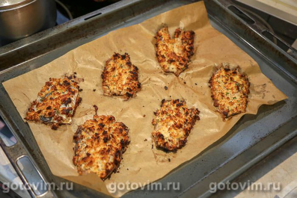 Беломорская сельдь, запеченная в панировке из хлебных крошек Беломорская сельдь, запеченная в панировке из хлебных крошек