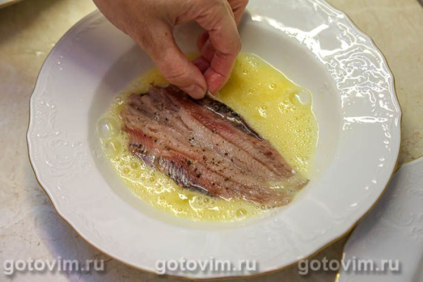 Беломорская сельдь, запеченная в панировке из хлебных крошек Беломорская сельдь, запеченная в панировке из хлебных крошек