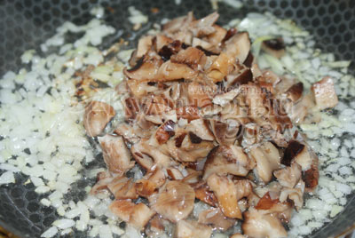 Грибной суп с опятами на мясном бульоне