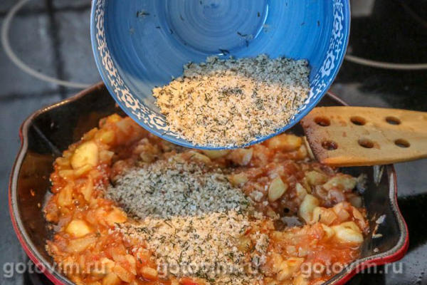 Кабачки, фаршированные хлебными крошками и сыром