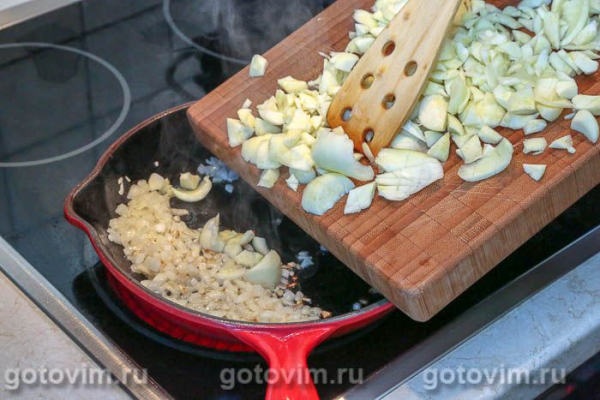 Кабачки, фаршированные хлебными крошками и сыром