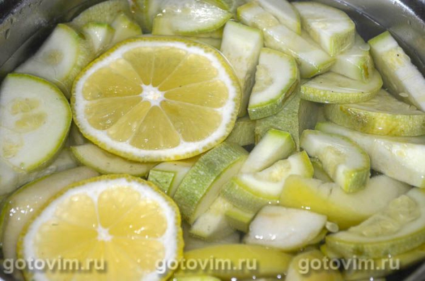 Летний компот из молодых кабачков с лимоном Летний компот из молодых кабачков с лимоном