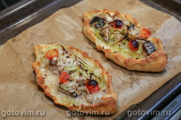 Лодочки пиде с овощами и скумбрией Лодочки пиде с овощами и скумбрией