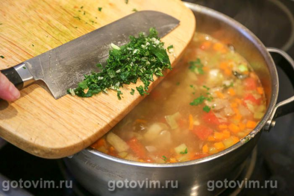 Мясной суп минестроне с чечевицей