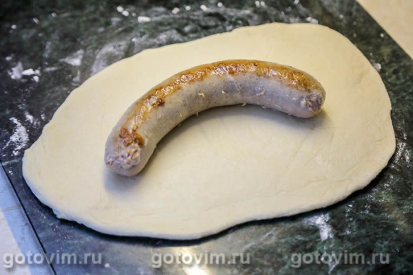 Пирог-плетенка с колбаской для жарки и спаржей с чесноком Пирог-плетенка с колбаской для жарки и спаржей с чесноком