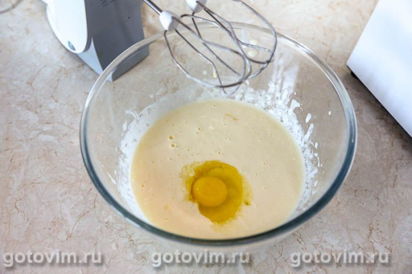 Пирог с черешней и сыром с голубой плесенью