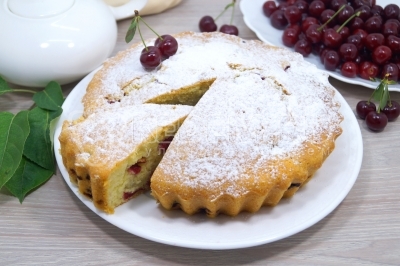 Самый простой вишневый пирог