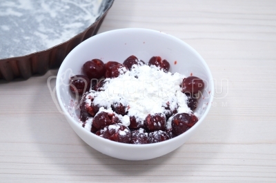 Самый простой вишневый пирог