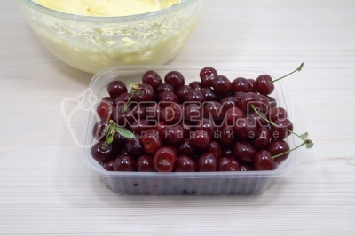 Самый простой вишневый пирог