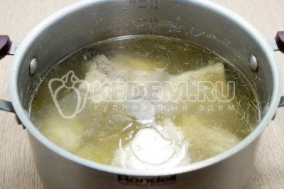 Щи из квашеной капусты с перловкой