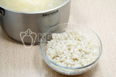 Щи из квашеной капусты с перловкой