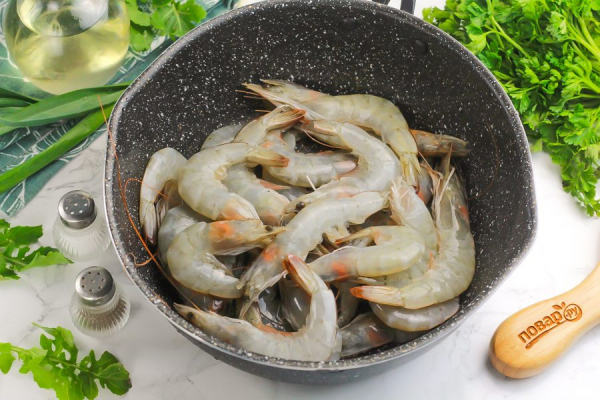 
            Сочные креветки на сковороде: секреты идеальной обжарки        