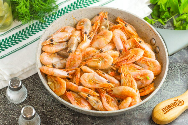 
            Сочные креветки на сковороде: секреты идеальной обжарки        