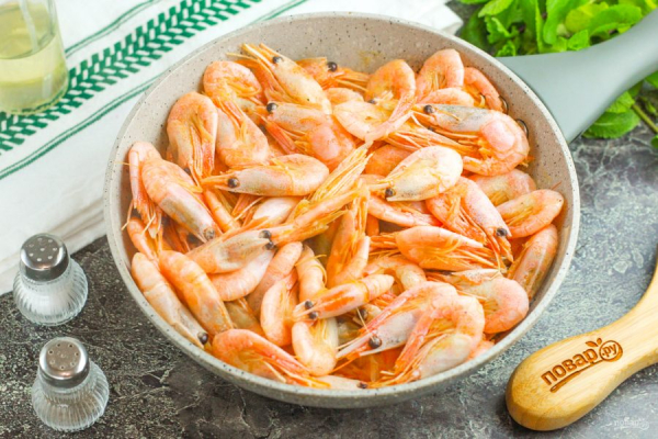 
            Сочные креветки на сковороде: секреты идеальной обжарки        