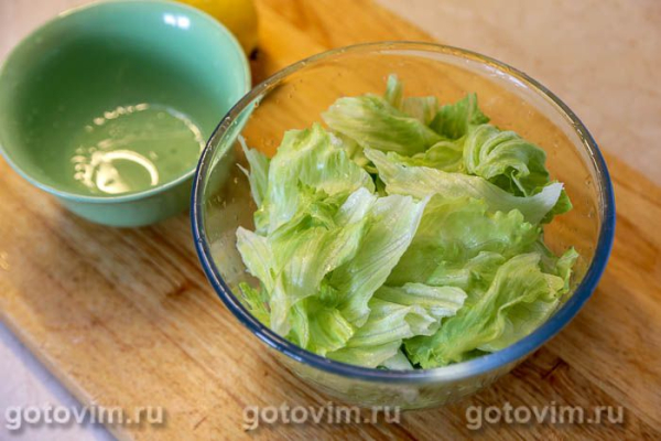 Тёплый салат со спаржей и помидорами черри и моцареллой