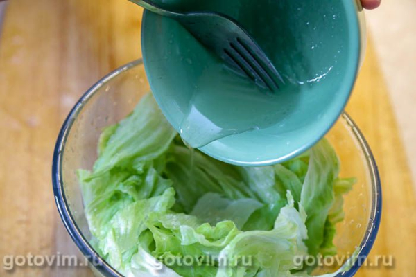 Тёплый салат со спаржей и помидорами черри и моцареллой