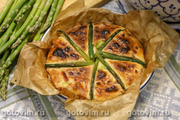 Заливной пирог со спаржей и ветчиной Заливной пирог со спаржей и ветчиной