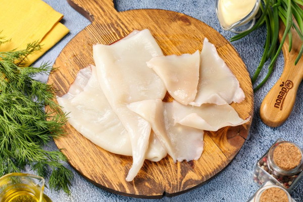 
            Как варить замороженного кальмара: от выбора до готового блюда        