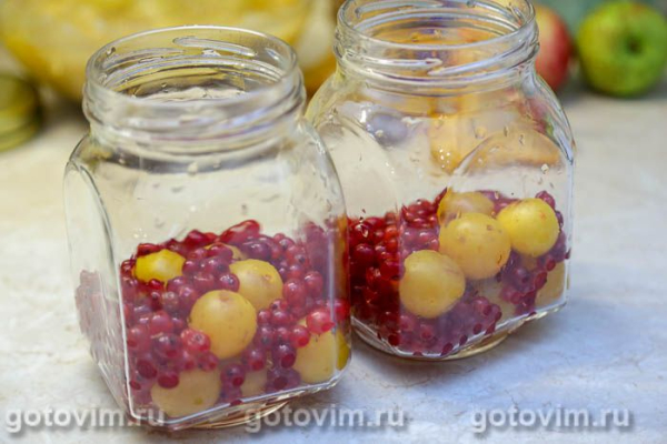 Компот из желтой алычи и красной смородины на зиму