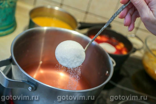 Компот из желтой алычи и красной смородины на зиму