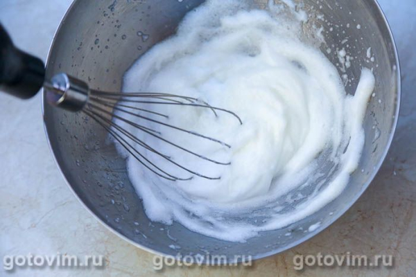 «Курица под снегом» из запеченных взбитых белков «Курица под снегом» из запеченных взбитых белков