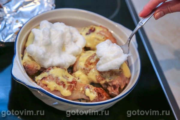 «Курица под снегом» из запеченных взбитых белков «Курица под снегом» из запеченных взбитых белков
