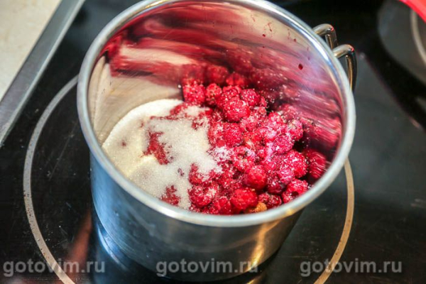 Малиновый соус десертный