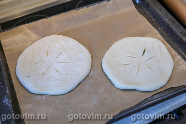 Осетинский пирог со свекольной ботвой (Цахараджин)