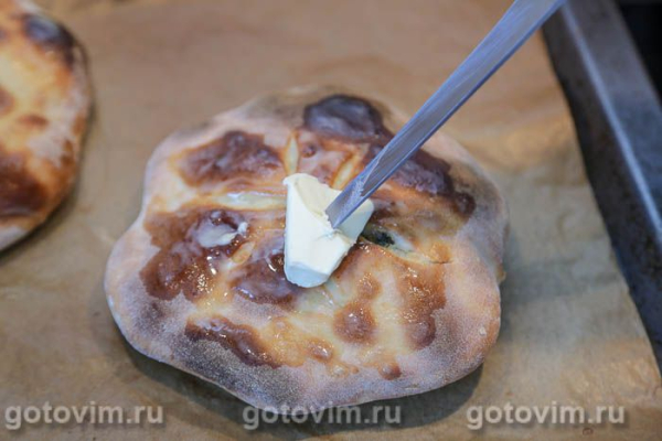 Осетинский пирог со свекольной ботвой (Цахараджин)