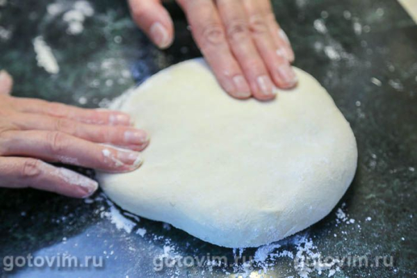 Осетинский пирог со свекольной ботвой (Цахараджин)