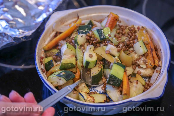 Овощи, запеченные с чечевицей