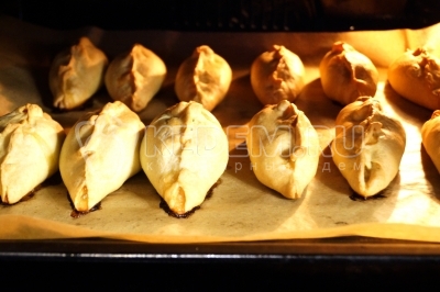 Пироги с капустой и яйцом в духовке