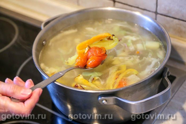 Щи с мясом и печеными овощами