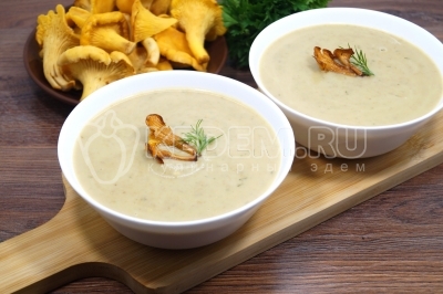 Суп-пюре с лисичками и плавленым сыром Суп-пюре с лисичками и плавленым сыром