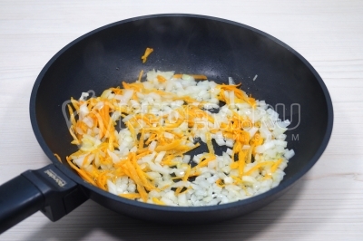 Суп-пюре с лисичками и плавленым сыром Суп-пюре с лисичками и плавленым сыром