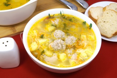 Суп с фрикадельками, вермишелью и картофелем