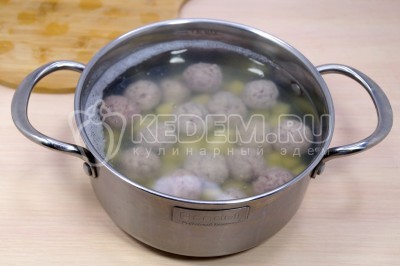 Суп с фрикадельками, вермишелью и картофелем