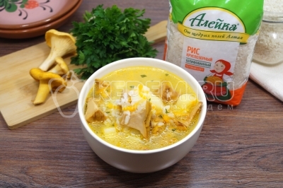 Суп с лисичками и рисом Суп с лисичками и рисом