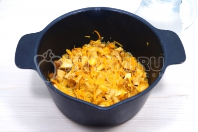 Суп с лисичками и рисом Суп с лисичками и рисом