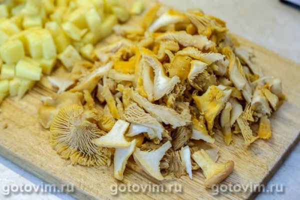 Грибной суп из лисичек с клецками Грибной суп из лисичек с клецками