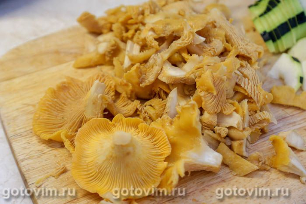 Кабачки, тушенные с лисичками в соевом соусе Кабачки, тушенные с лисичками в соевом соусе