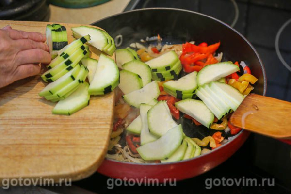 Кабачки, тушенные с лисичками в соевом соусе Кабачки, тушенные с лисичками в соевом соусе