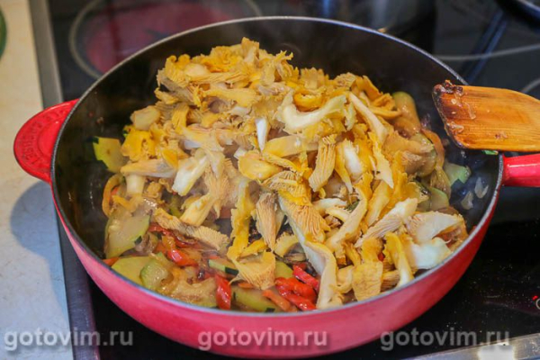 Кабачки, тушенные с лисичками в соевом соусе Кабачки, тушенные с лисичками в соевом соусе