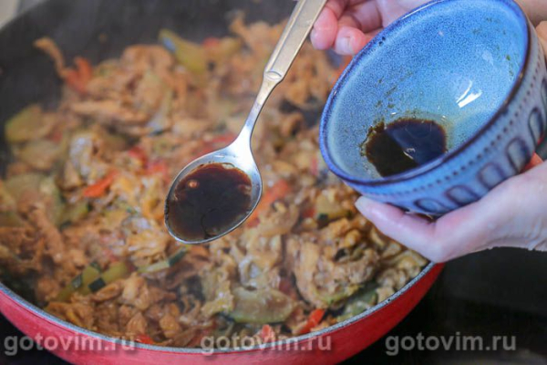 Кабачки, тушенные с лисичками в соевом соусе Кабачки, тушенные с лисичками в соевом соусе