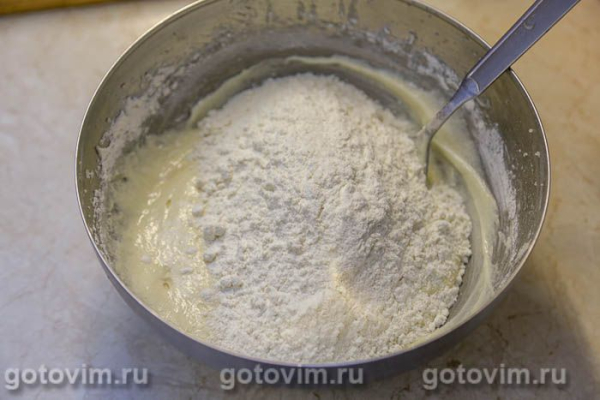 Кекс со сливой и кофе