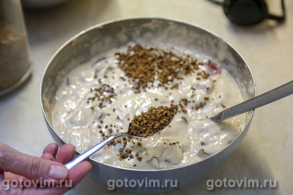 Кекс со сливой и кофе