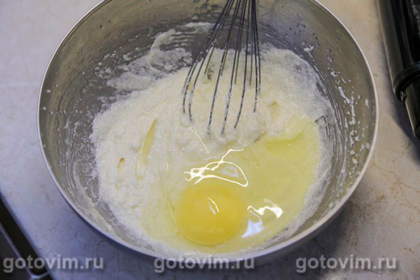 Кекс со сливой и кофе