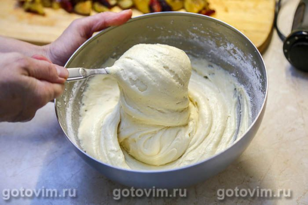 Кекс со сливой и кофе